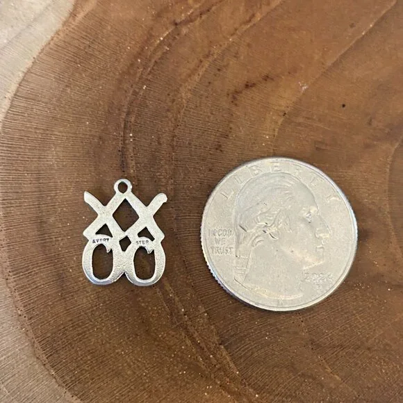 RETIRED James Avery XXOO Charm, Sterling Silver - Picture 2 of 2